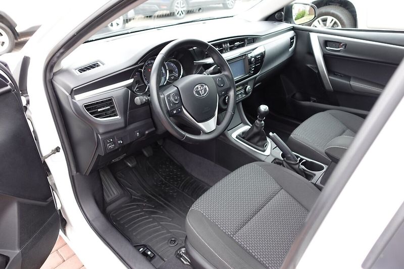 Toyota Corolla 1,6VVTi 97kW M/T Active Design - fotka 10 z 25
