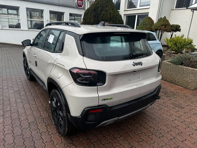 Jeep Avenger 4xe Upland 1.2 Turbo e-Hybrid - fotka 2 z 12