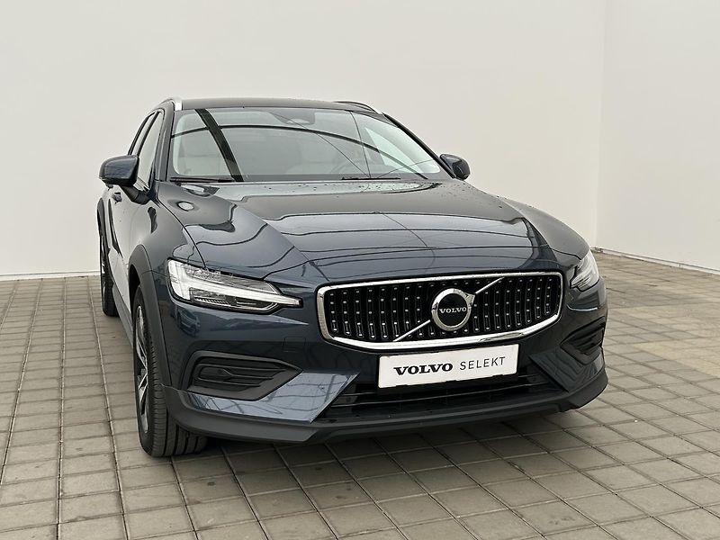 Volvo V60 2.0 B5 4x4 CC PLUS - fotka 3 z 31
