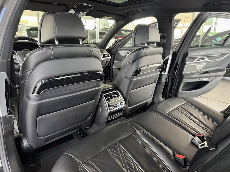 BMW Řada 7 730d xDrive*Dověry*360°Kam*DPH - fotka 17 z 51