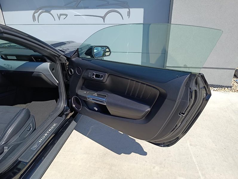 Ford Mustang 2.3 ECOBOOST CONVERTIBLE  - fotka 30 z 32