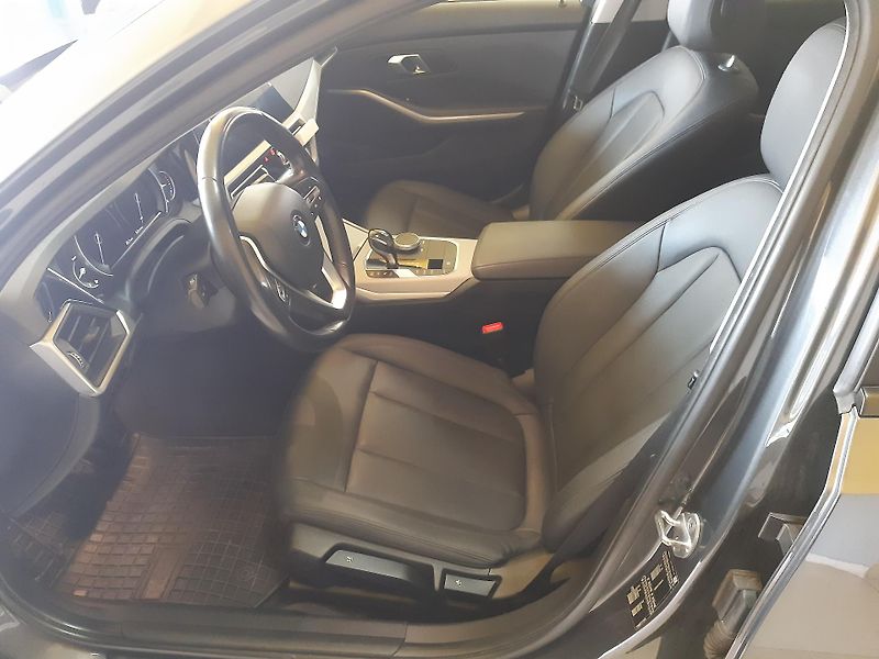 BMW Řada 3 318d BERLINE NAVI LED KAMERA - fotka 8 z 23