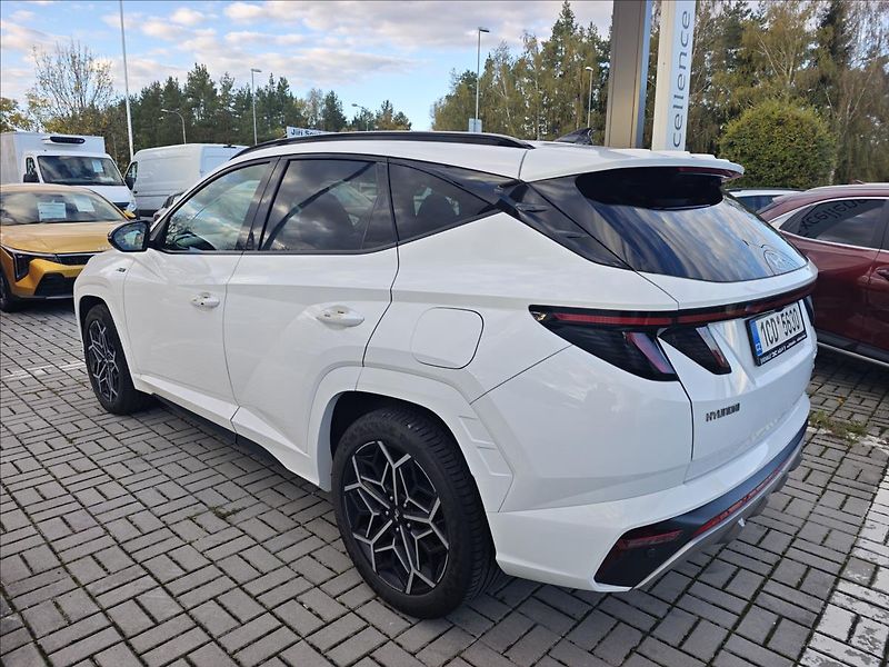 Hyundai Tucson 1,6 T-GDI MHEV 7DCT automat  4 - fotka 4 z 23