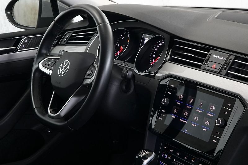 Volkswagen Passat 2.0TDI 110kW Kamera ACC Tažné - fotka 13 z 27