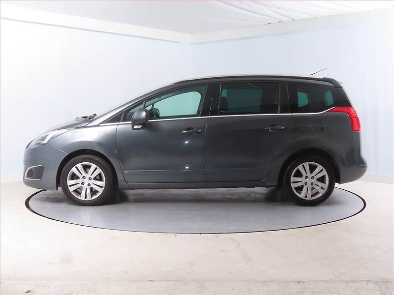 Peugeot 5008 (2015) 1.6 BlueHDi, Navi, Tempomat - fotka 3 z 15