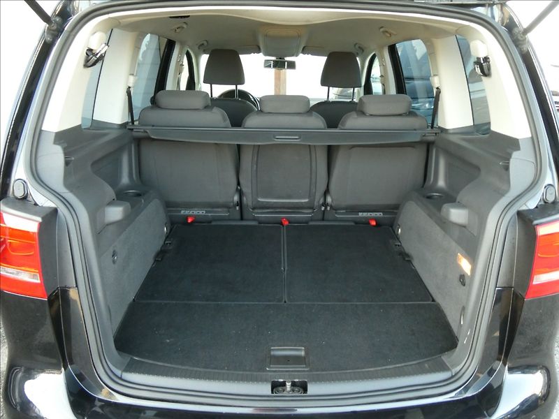 Volkswagen Touran 1,6 TDi 77kW 7.MÍST,navigace - fotka 27 z 43