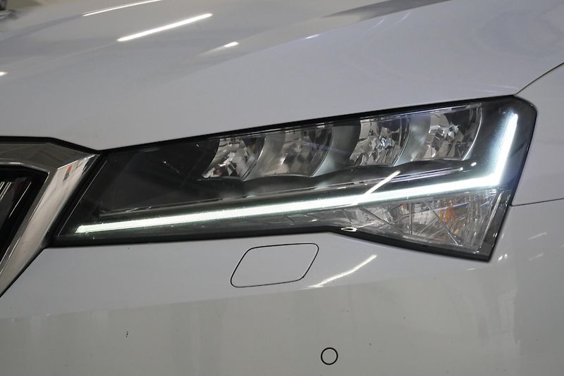 Škoda Superb - fotka 9 z 27