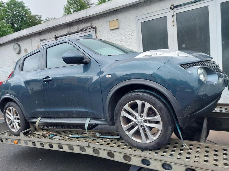 Nissan Juke (2012) TEKNA 1.6 - fotka 33 z 41