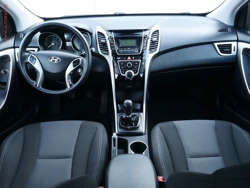 Hyundai i30 (2013) 1.4CVVT, AC, park.čidla - fotka 8 z 14