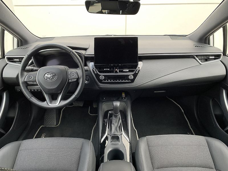 Toyota Corolla TS STYLE 1.8 HEV 103kW e-CVT - fotka 2 z 23