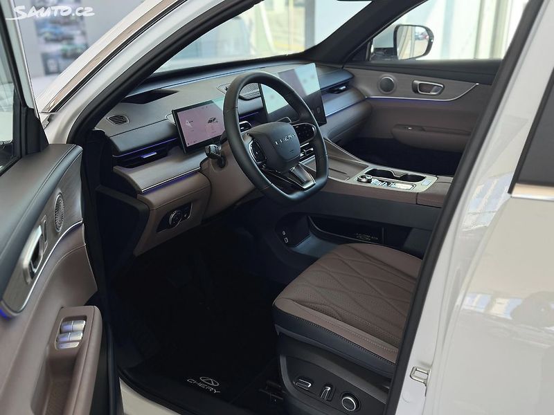 Chery Tiggo 8 (2025) UNIQUE 1,5 TGDI 7míst Panorama - fotka 9 z 16