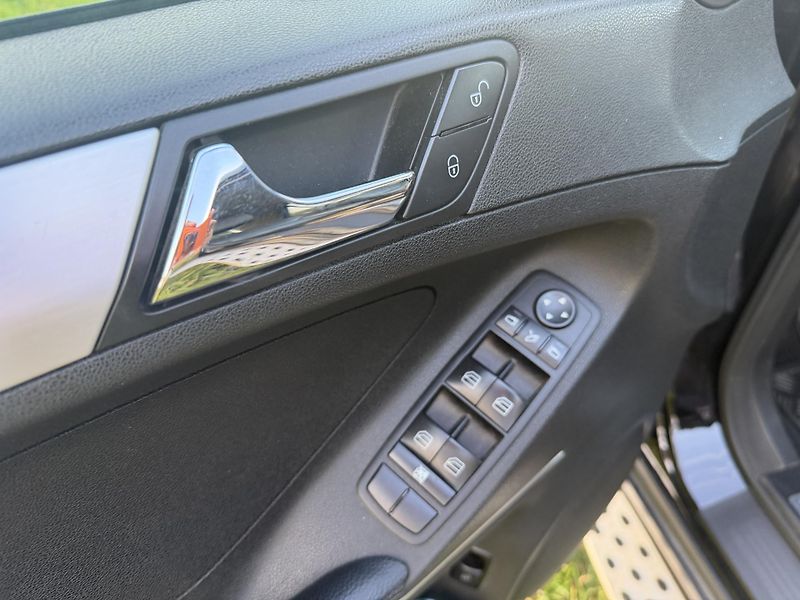 Mercedes-Benz Třídy M ML 320 CDI   4 Matic - fotka 24 z 34