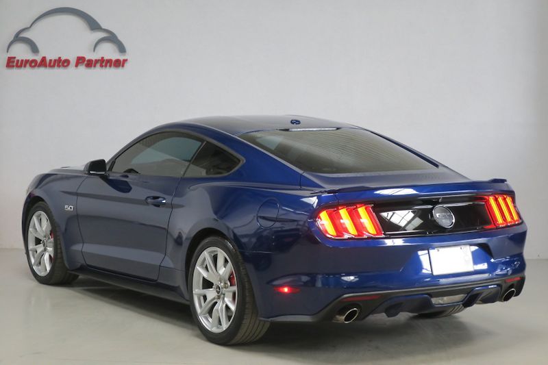 Ford Mustang (2015) 5.0 Ti-VCT V8 GT 50 automat - fotka 2 z 48
