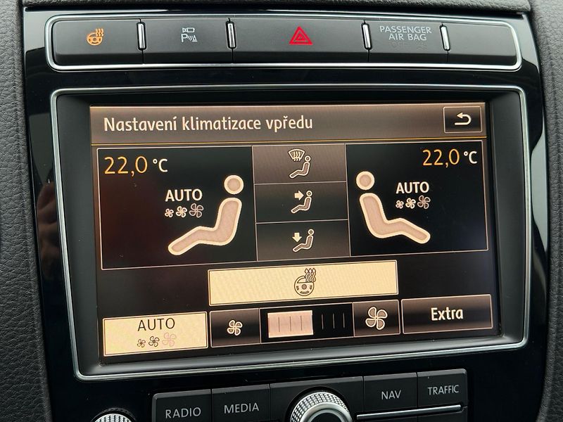 Volkswagen Touareg  3.0 V6 TDI BMT 8TT - fotka 15 z 34