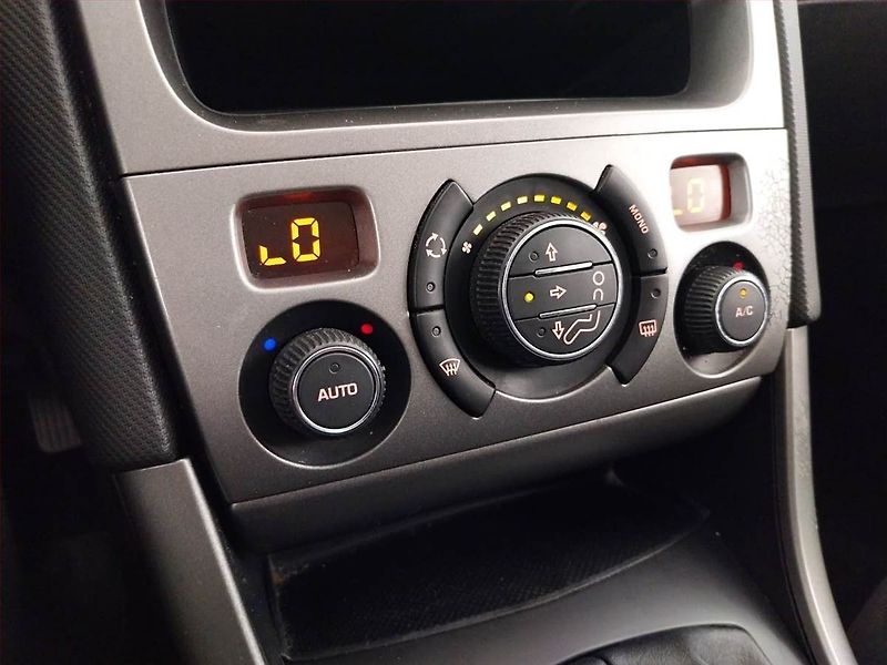 Peugeot 308 (2008) 1.6 HDi, po STK, rezervace - fotka 16 z 21