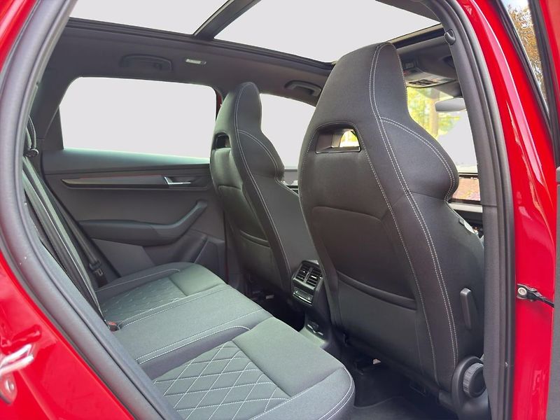 Škoda Karoq 2.0TSI 4x4 Sportline Pano DCC - fotka 12 z 21