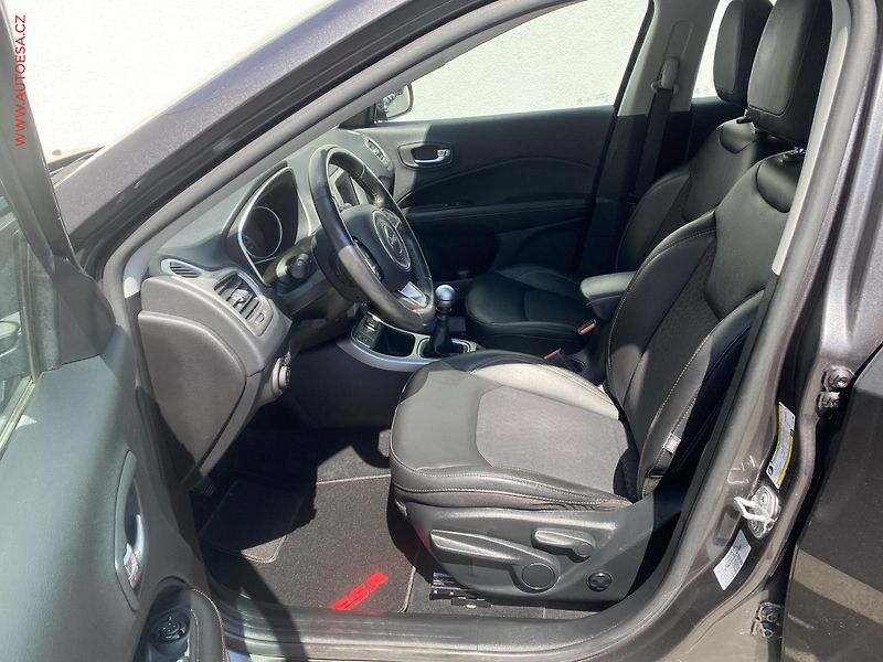 Jeep Compass (2019) 1.4 M-Air FWD, Longitude - fotka 9 z 17