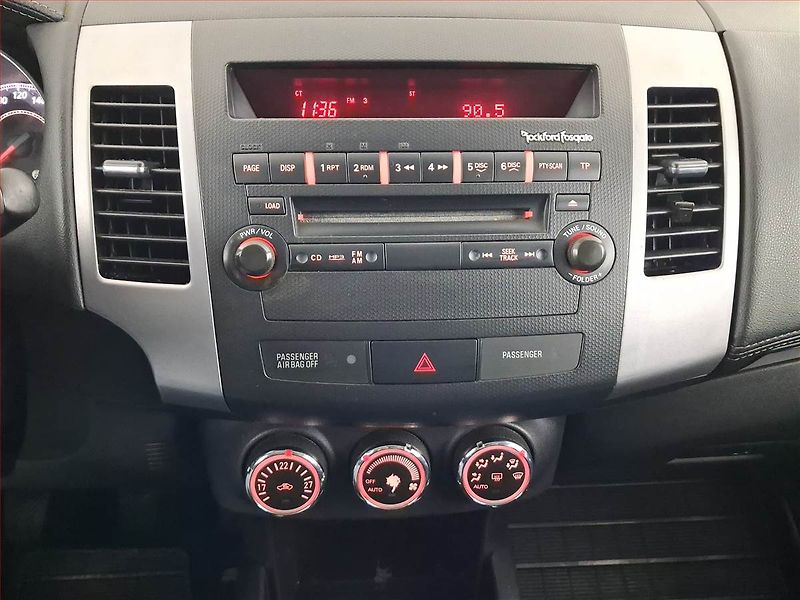 Mitsubishi Outlander (2013) 2.2 DI-D, 4X4, 7 míst - fotka 12 z 21