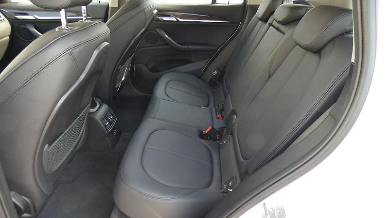 BMW X1 xDrive 25i Advantage Aut. - fotka 19 z 22
