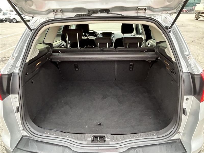 Ford Focus 1,5 TDCi 88kW,Xenon,Navi,Výhře - fotka 33 z 38