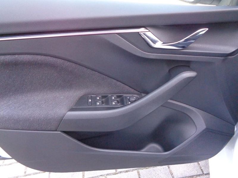 Škoda Scala 1.5 TSI DSG Selection  110 kW - fotka 11 z 28