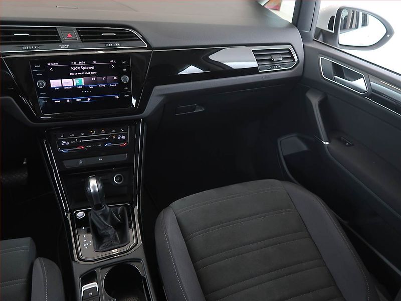 Volkswagen Touran (2023) 2.0 TDI - fotka 8 z 12