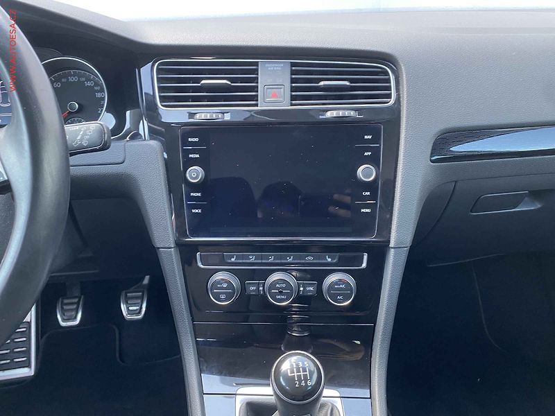 Volkswagen Golf (2017) 1.0 TSi, Sound, navi - fotka 12 z 17
