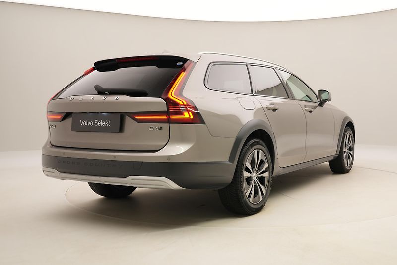Volvo V90 CC B4 AWD MOMENTUM REZERVACE - fotka 13 z 53