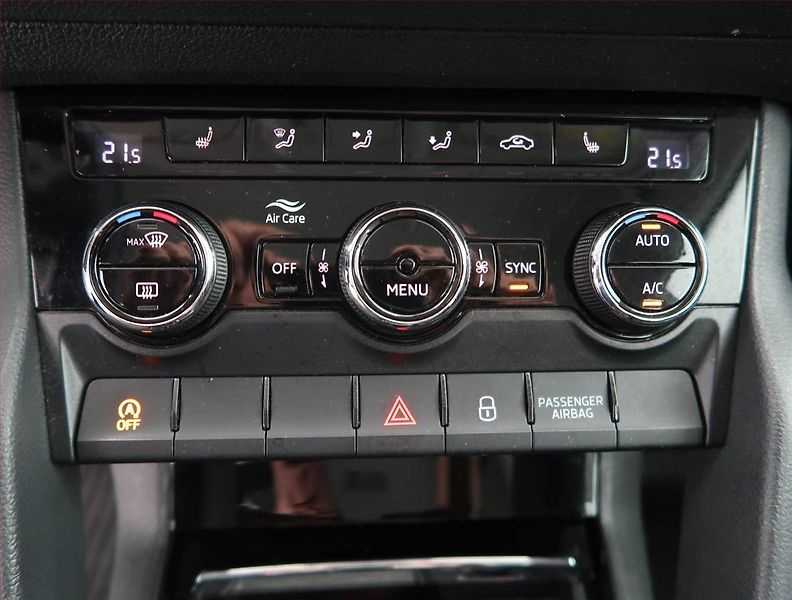 Škoda Karoq (2019) Ambition 1.6 TDI, Automat - fotka 15 z 18
