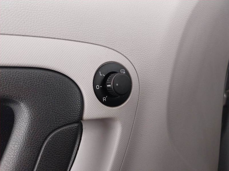 Škoda Fabia (2012) Ambiente 1.2 12V, po STK - fotka 17 z 19