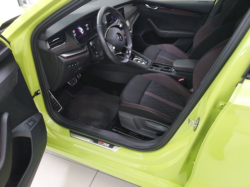 Škoda Octavia (2022) COM RS TDI 147/2.0 A7A - fotka 12 z 33