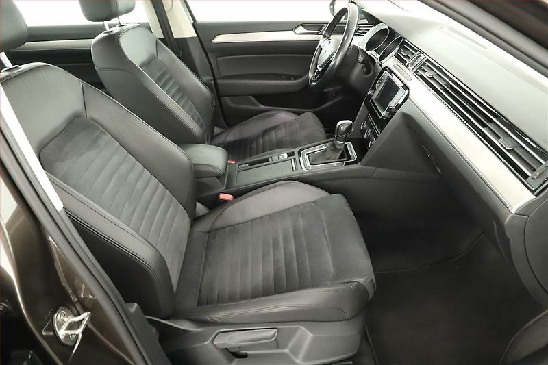 Volkswagen Passat (2017) Highline 2.0 TDI, 4X4 - fotka 7 z 17