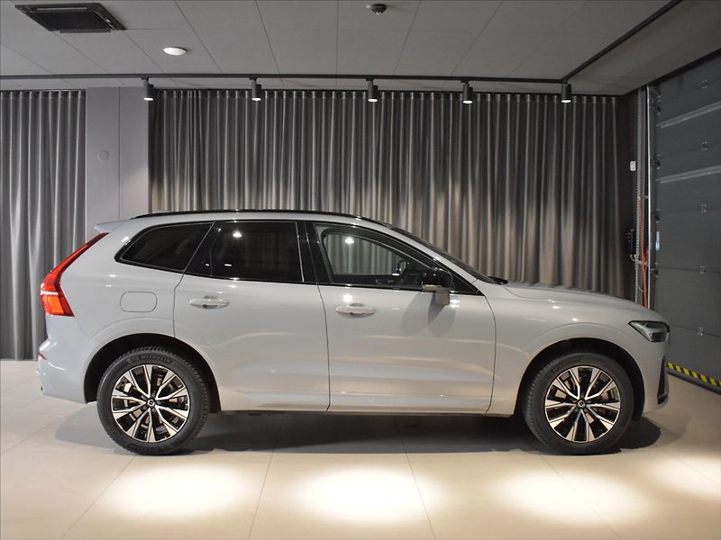 Volvo XC60 2,0 B4 AWD Plus Blis,Bezklíč - fotka 3 z 23