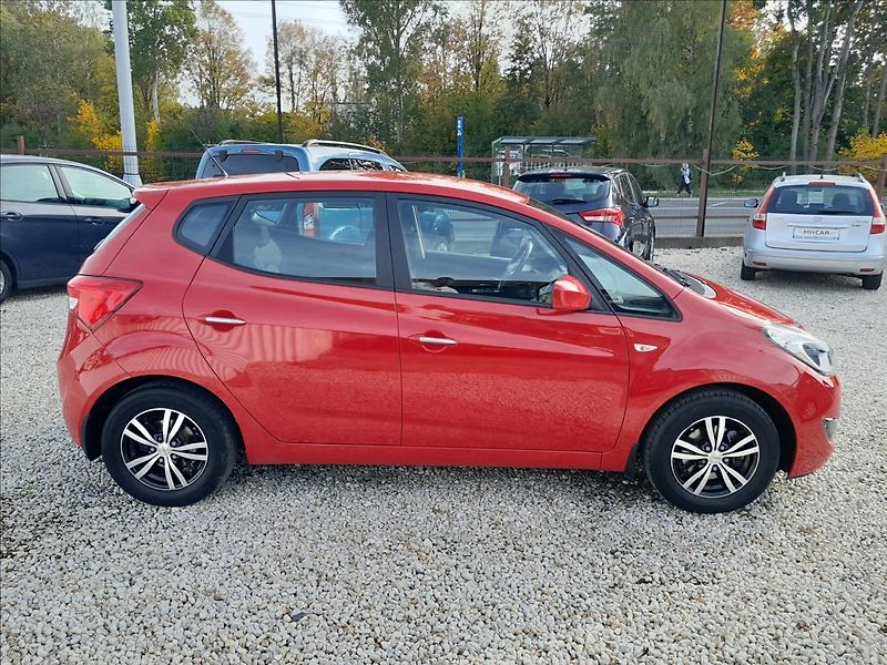 Hyundai ix20 1,6i 91 kW - fotka 8 z 49