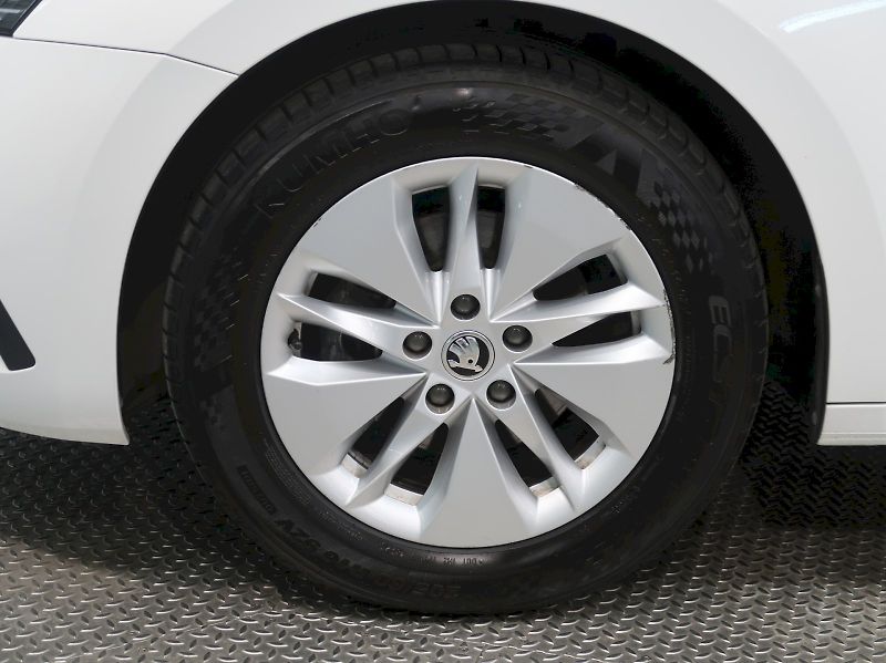 Škoda Octavia (2024) AMBITION 1.5TSI 110KW - fotka 12 z 36
