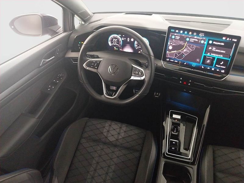 Volkswagen Golf (2024) R-Line 1.5 eTSI - fotka 7 z 17