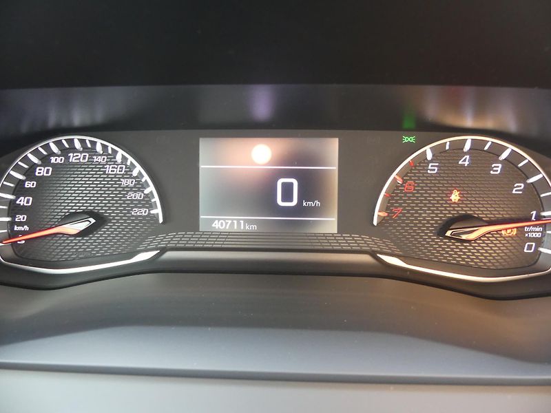 Peugeot 2008 (2022) 1,5 BlueHDi MAN6 - fotka 14 z 22