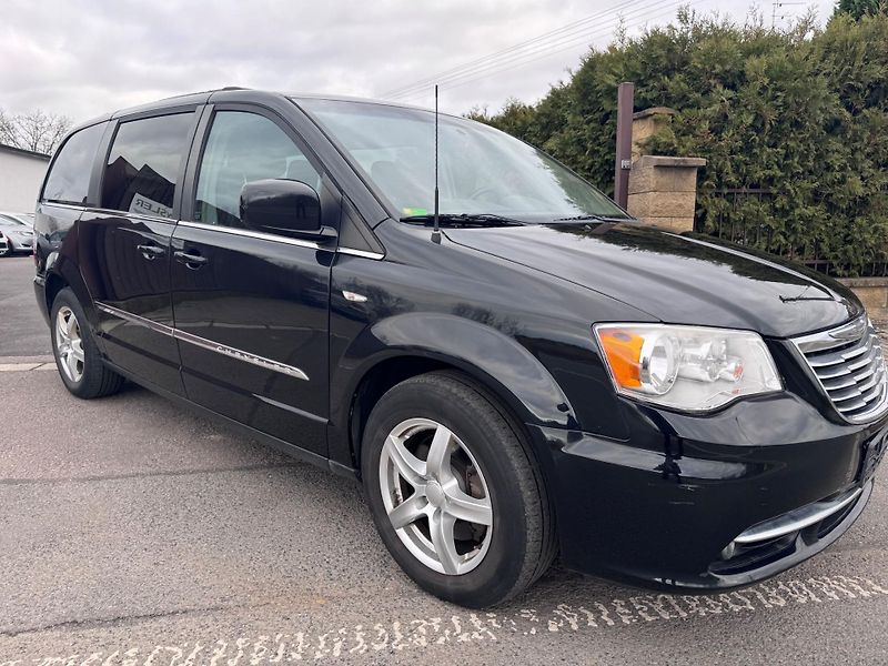 Chrysler Town & Country (2014) 3,6 RT Penta DVD 2014 - fotka 8 z 23