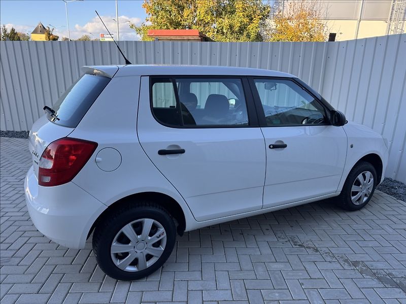 Škoda Fabia 1,4 i 16V 63kW DPH 1.maj ČR - fotka 13 z 47