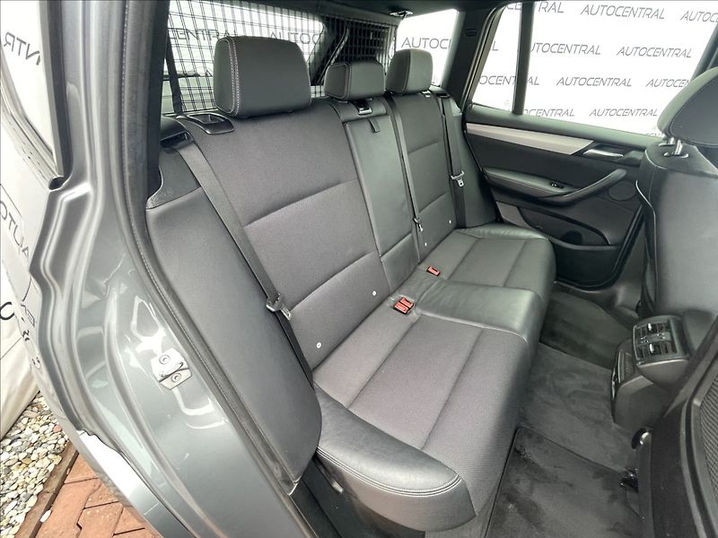BMW X3 3,0 D,X-Drive,190kW - fotka 23 z 26