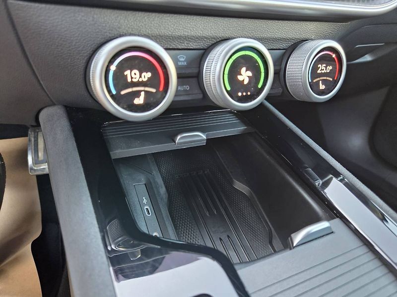 Škoda Superb (2026) 2.0 TDI Sportline - fotka 34 z 49