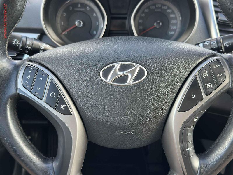 Hyundai i30 (2012) 1.6 GDi, ČR, Trikolor - fotka 12 z 18
