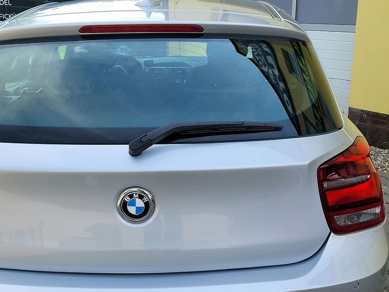 BMW Řada 1 2,0 d 105kW Urban Line SERV.KN - fotka 43 z 43