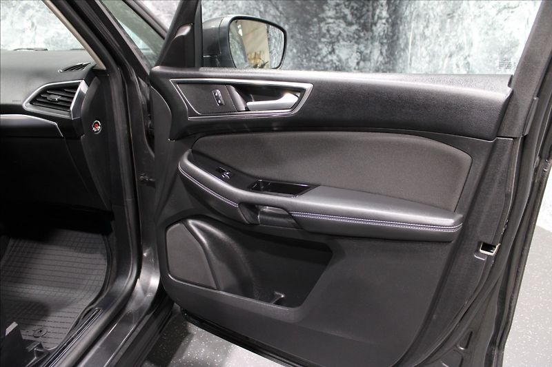 Ford Galaxy 2,0 TDCi 110kW Titanium 7 míst - fotka 10 z 38