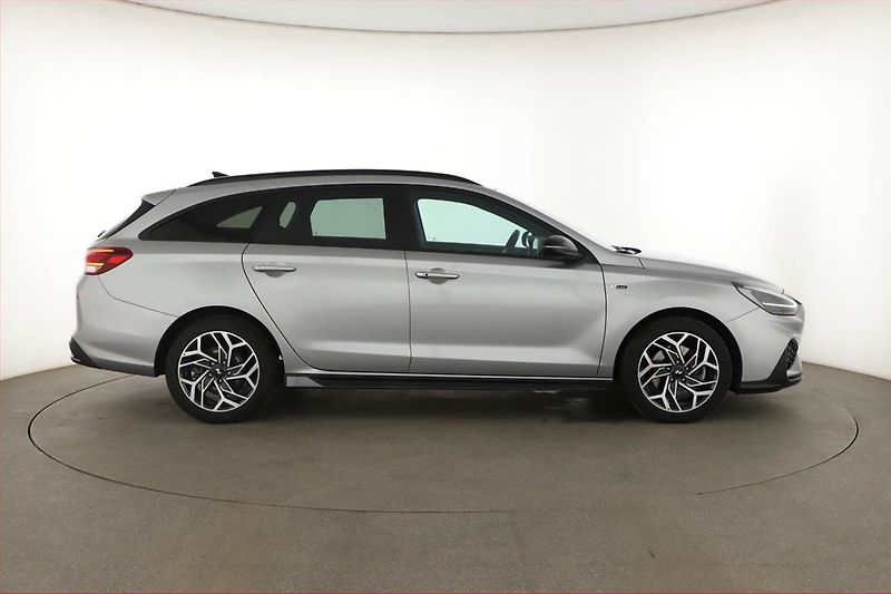 Hyundai i30 (2025) 1.0 T-GDI, N-Line, FullLed - fotka 6 z 15