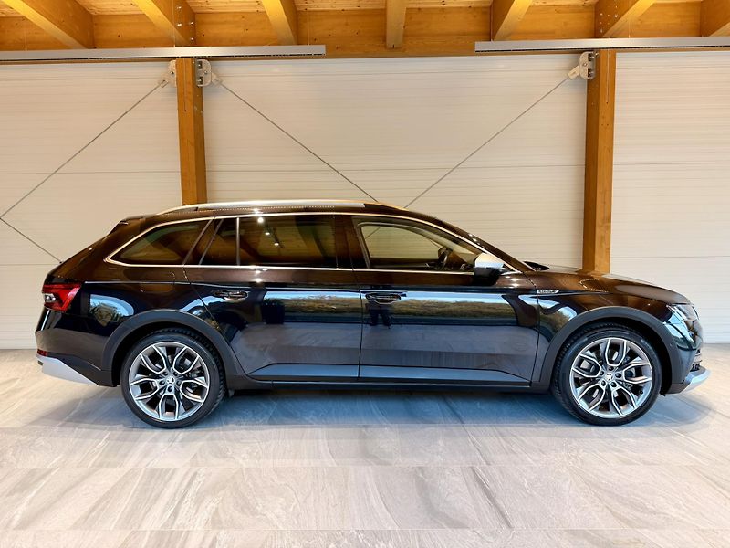 Škoda Superb 2.0 TSi 206 Kw DSG 4x4 Scout - fotka 2 z 32