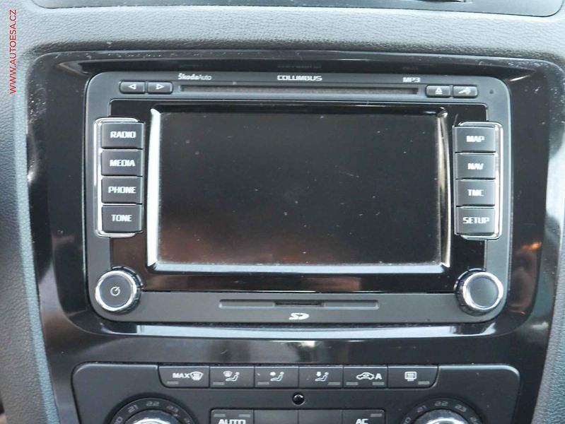 Škoda Octavia (2010) 2.0TDi 4x4, Navi, xenon - fotka 12 z 21