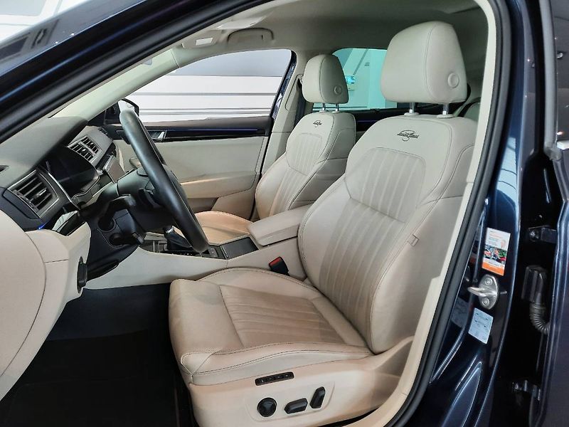 Škoda Superb (2020) Laurin&Klement 2.0 TSI 4x4 (20 - fotka 7 z 30