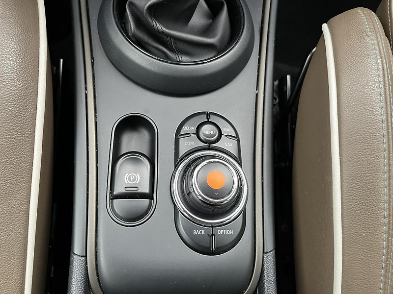 Mini Countryman (2019) COOPER SE ALL4 - fotka 23 z 37