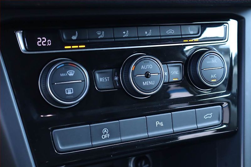 Volkswagen Touran (2017) 1.6 TDI, Serv.kniha, Tempomat - fotka 13 z 23